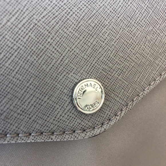 SOLD!!! NWT Michael Kors Jet Set Grey Lg Pocket MF - Picture 2 of 8